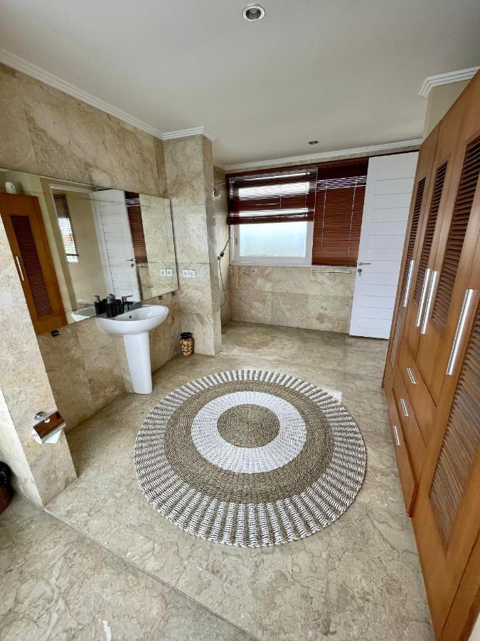 Private Suite In A Kids Friendly Big Shared Villa In Canggu Exterior photo