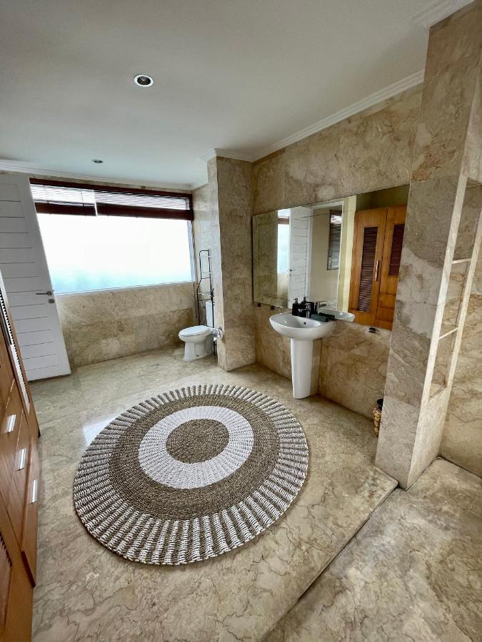 Private Suite In A Kids Friendly Big Shared Villa In Canggu Exterior photo