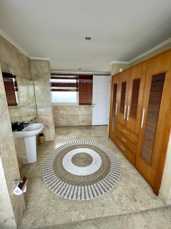 Private Suite In A Kids Friendly Big Shared Villa In Canggu Exterior photo
