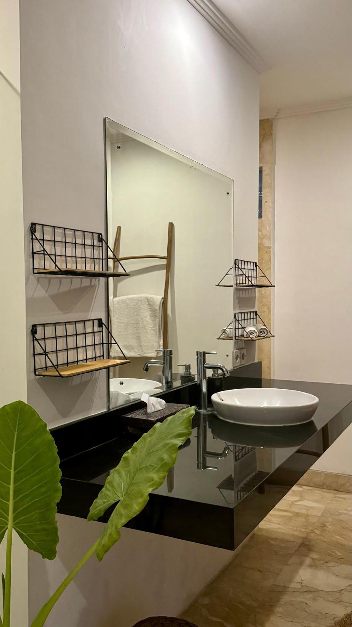 Private Suite In A Kids Friendly Big Shared Villa In Canggu Exterior photo