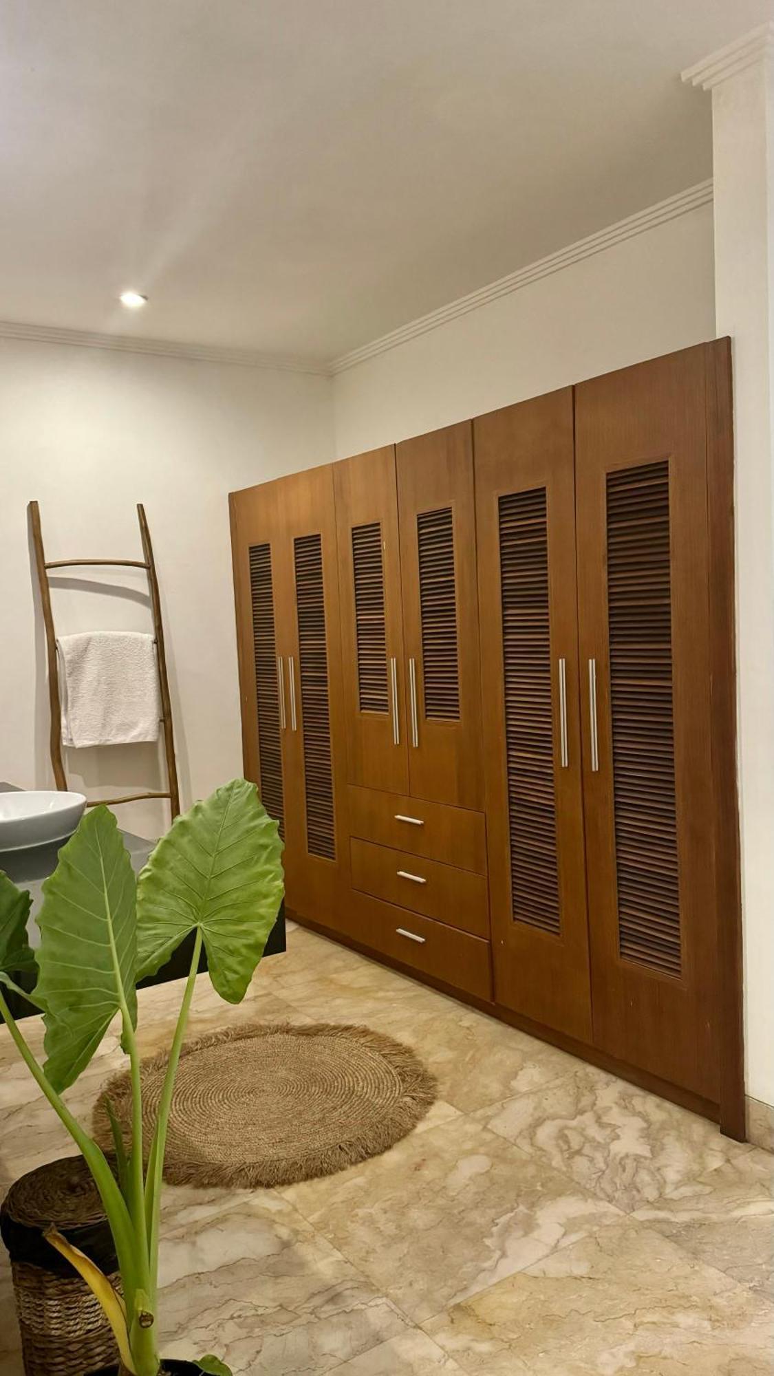 Private Suite In A Kids Friendly Big Shared Villa In Canggu Exterior photo